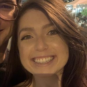 Meet your Posher, Alexis